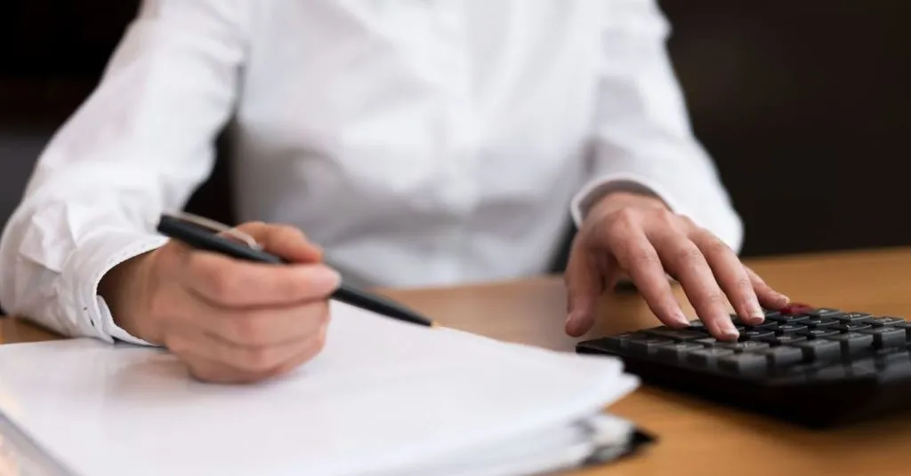 Jak założyć i prowadzić własną spółkę?